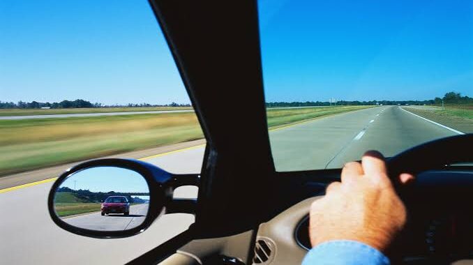 Flying vs. Driving on Vacation – The Pros and Cons